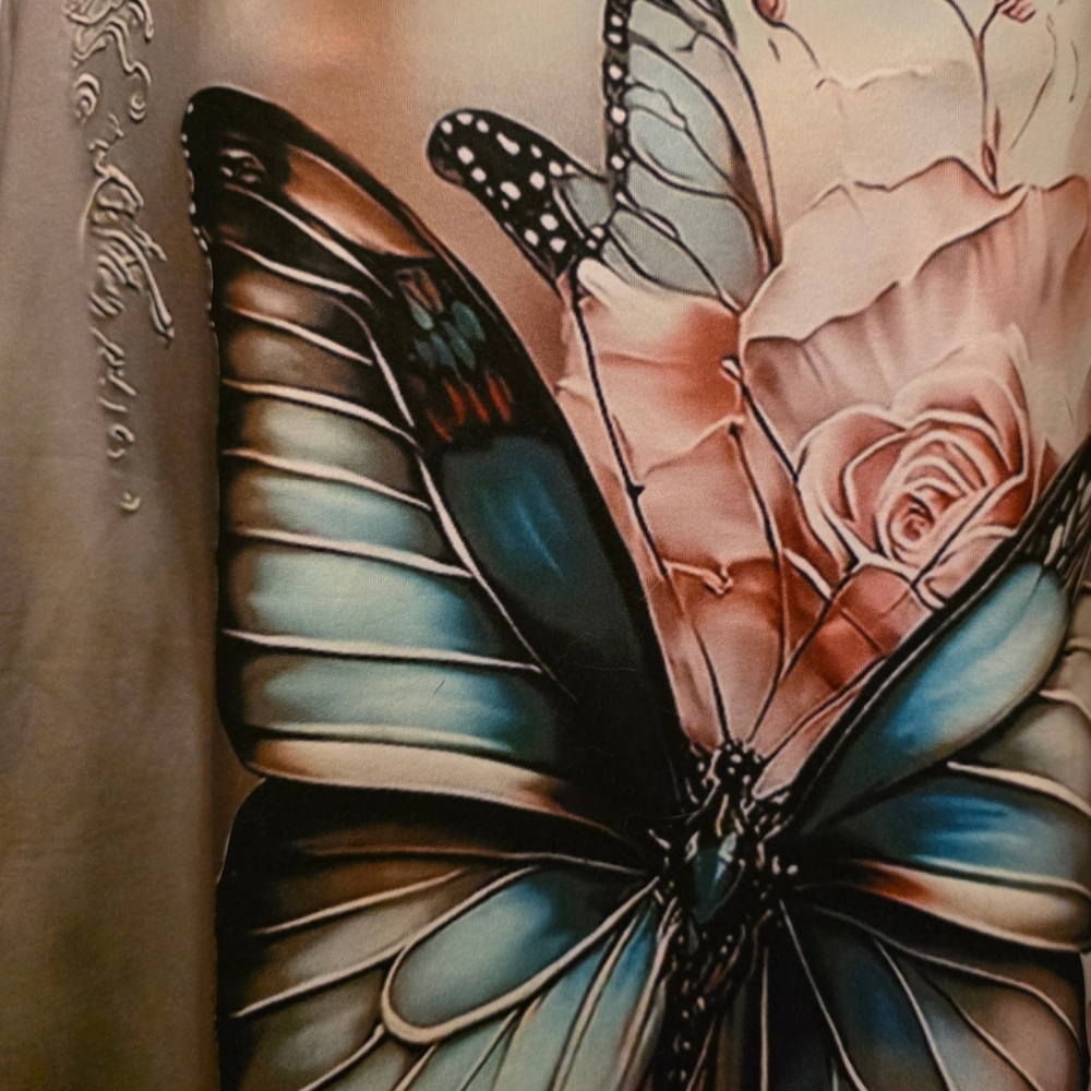 🦋Printed Artwork On Cream Tshirt 2XL - Picture 3 of 9
